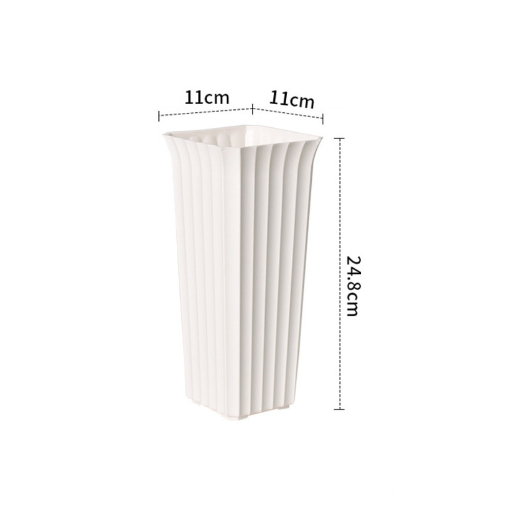 Vertical Planter - مزهرية عصرية سوداء وبيضاء من البلاستيك